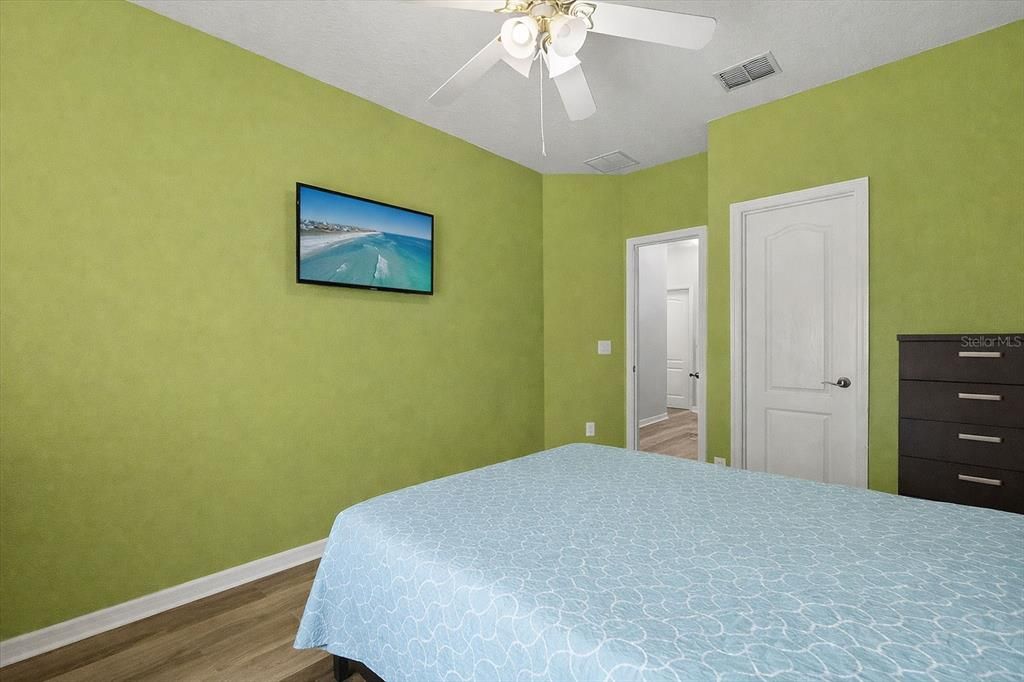 For Sale: $285,000 (3 beds, 2 baths, 1549 Square Feet)
