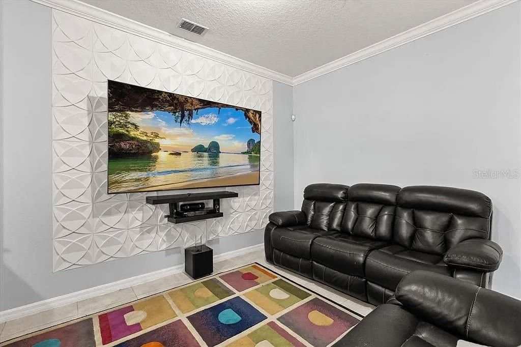 For Sale: $285,000 (3 beds, 2 baths, 1549 Square Feet)