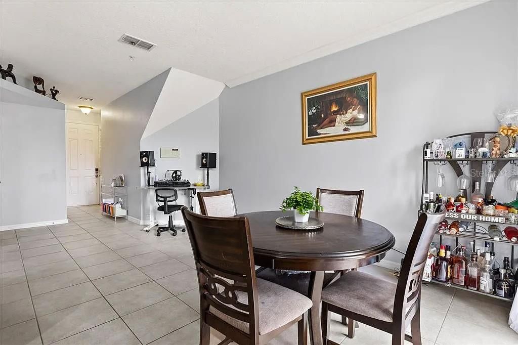 For Sale: $285,000 (3 beds, 2 baths, 1549 Square Feet)