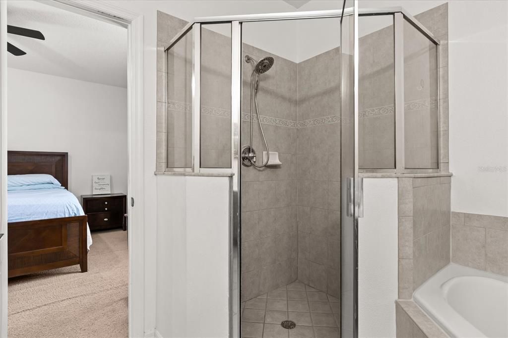 For Sale: $285,000 (3 beds, 2 baths, 1549 Square Feet)