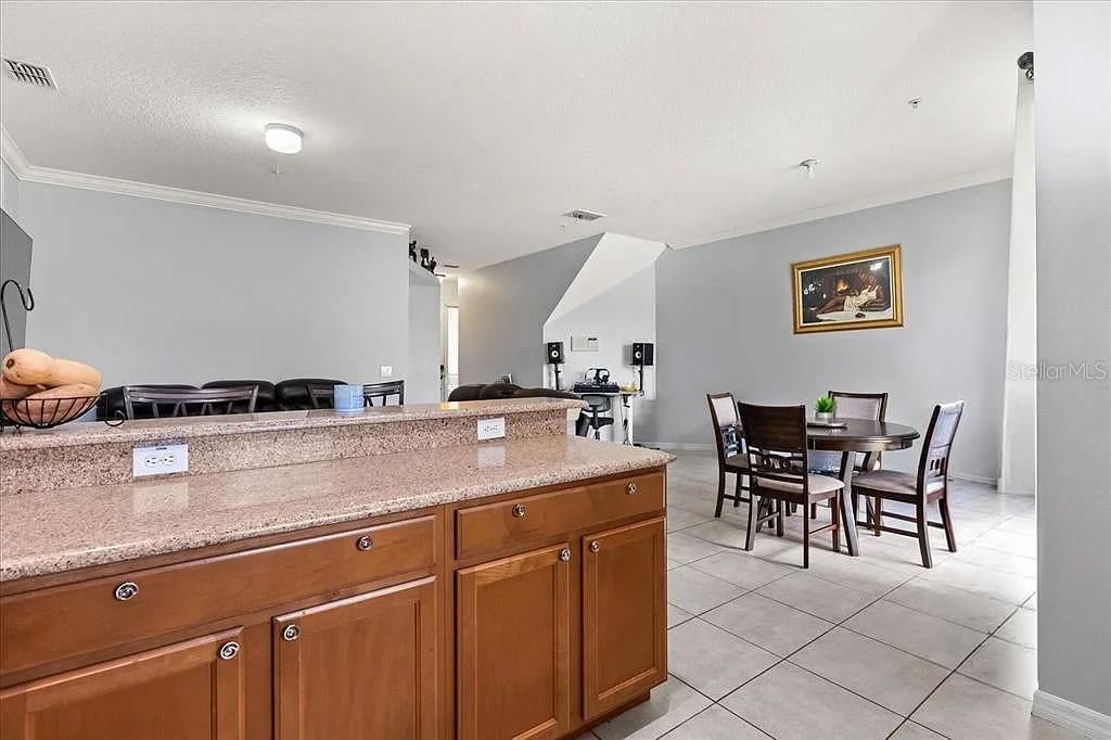 For Sale: $285,000 (3 beds, 2 baths, 1549 Square Feet)