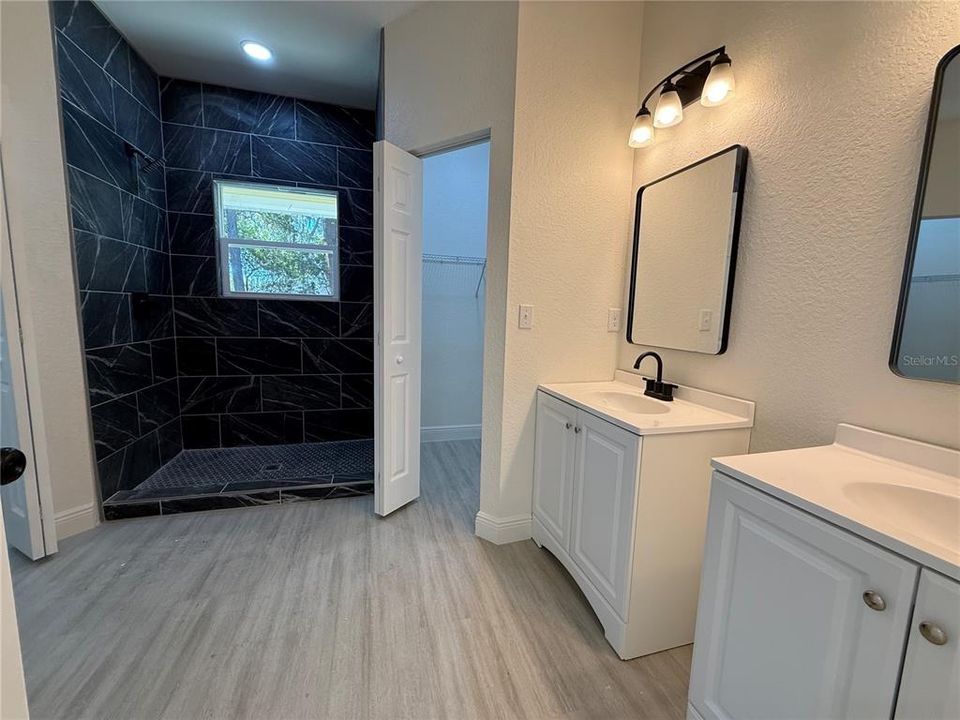 合同活跃: $265,000 (3 贝兹, 2 浴室, 1250 平方英尺)