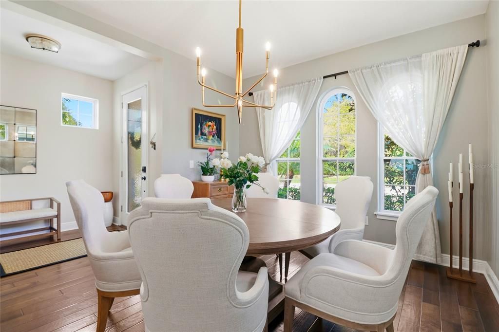 Activo con contrato: $699,995 (4 camas, 3 baños, 2750 Pies cuadrados)