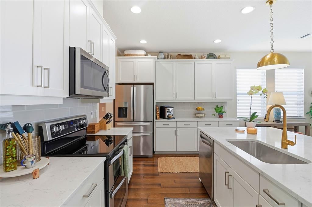 Activo con contrato: $699,995 (4 camas, 3 baños, 2750 Pies cuadrados)