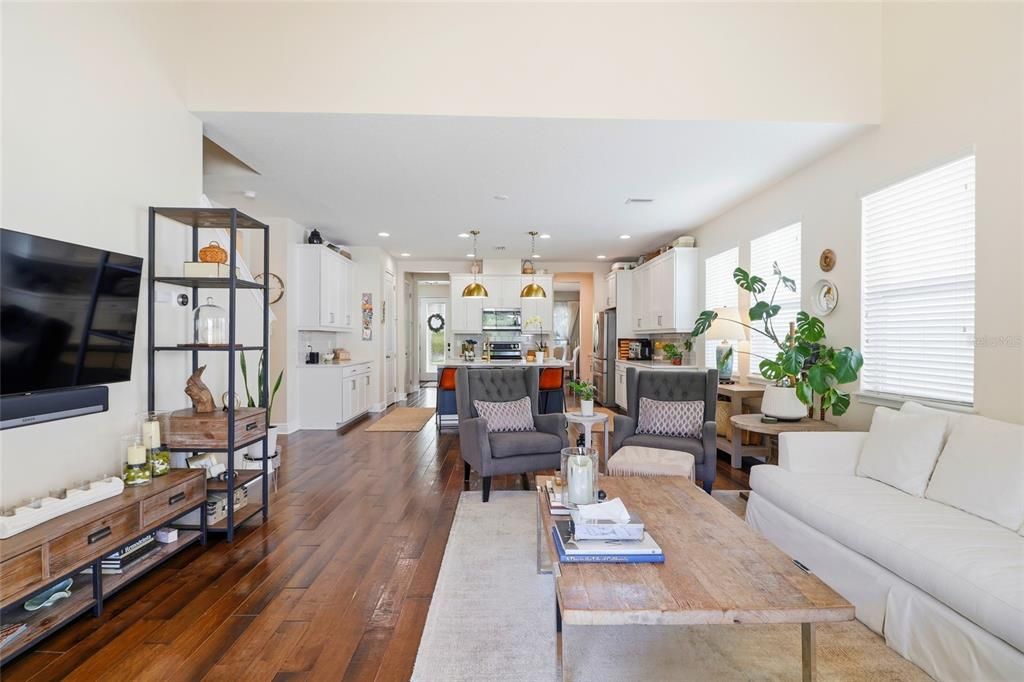 Activo con contrato: $699,995 (4 camas, 3 baños, 2750 Pies cuadrados)