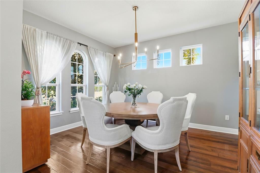 Activo con contrato: $699,995 (4 camas, 3 baños, 2750 Pies cuadrados)