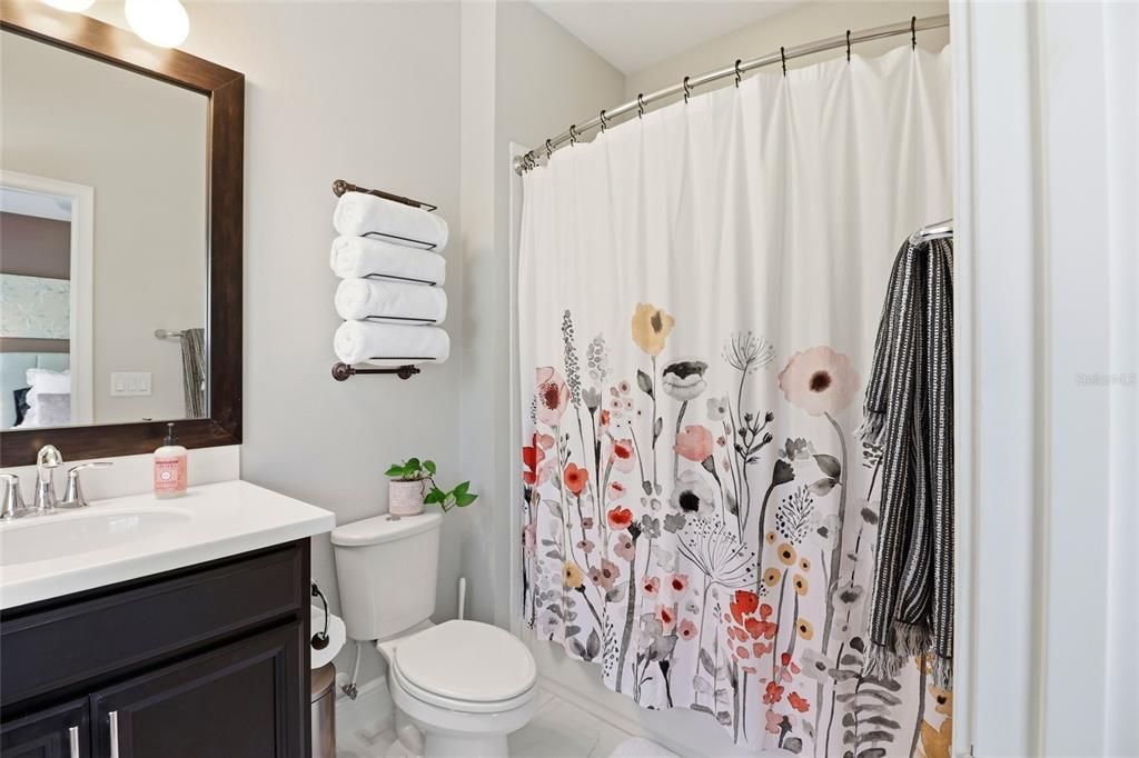 Activo con contrato: $699,995 (4 camas, 3 baños, 2750 Pies cuadrados)