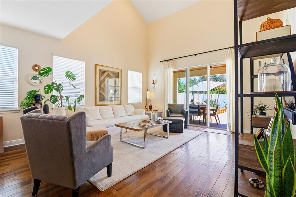 Activo con contrato: $699,995 (4 camas, 3 baños, 2750 Pies cuadrados)