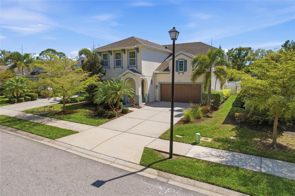 Activo con contrato: $699,995 (4 camas, 3 baños, 2750 Pies cuadrados)