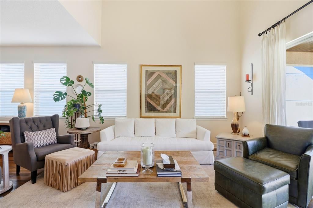 Activo con contrato: $699,995 (4 camas, 3 baños, 2750 Pies cuadrados)