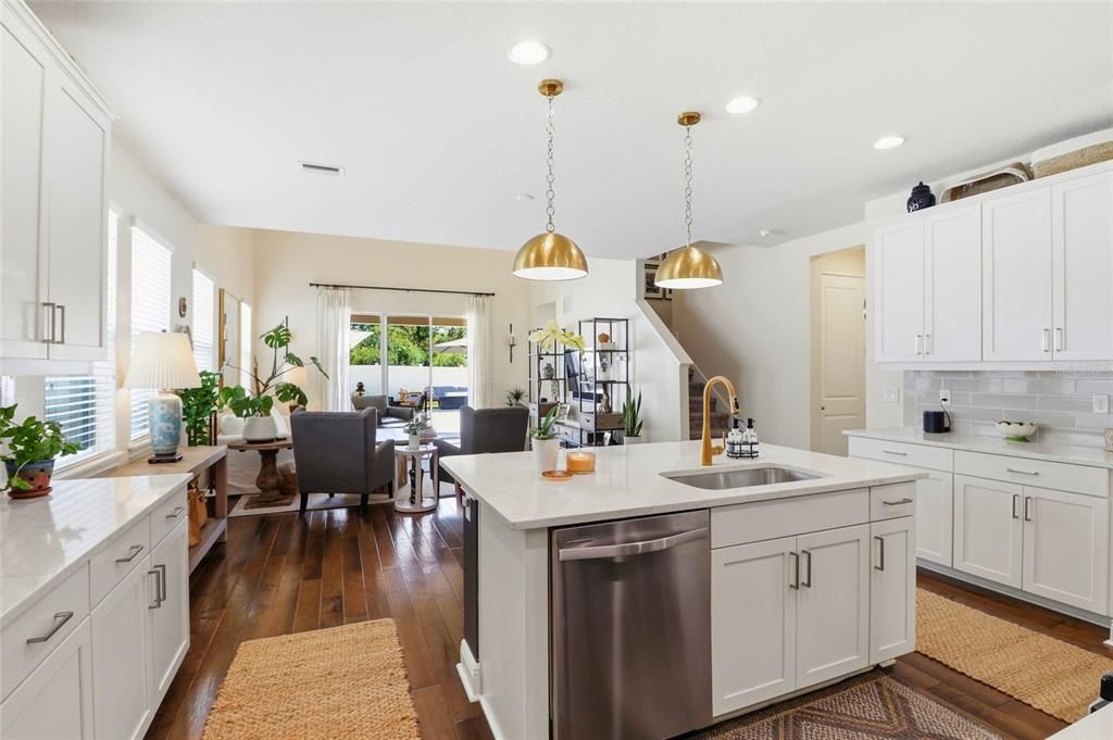 Activo con contrato: $699,995 (4 camas, 3 baños, 2750 Pies cuadrados)