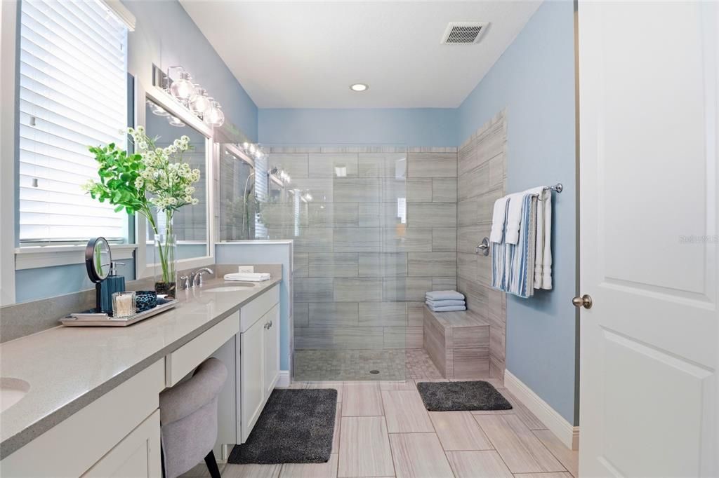 Activo con contrato: $699,995 (4 camas, 3 baños, 2750 Pies cuadrados)