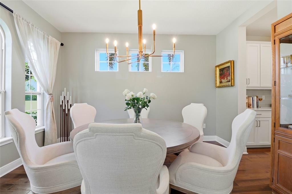Activo con contrato: $699,995 (4 camas, 3 baños, 2750 Pies cuadrados)