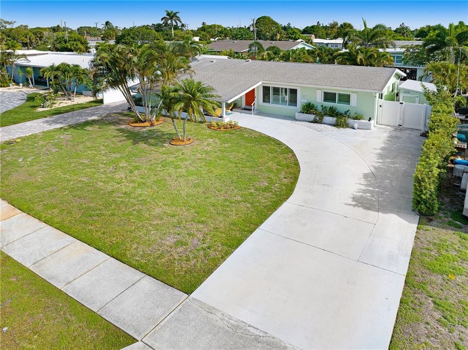 For Sale: $695,000 (4 beds, 2 baths, 1900 Square Feet)