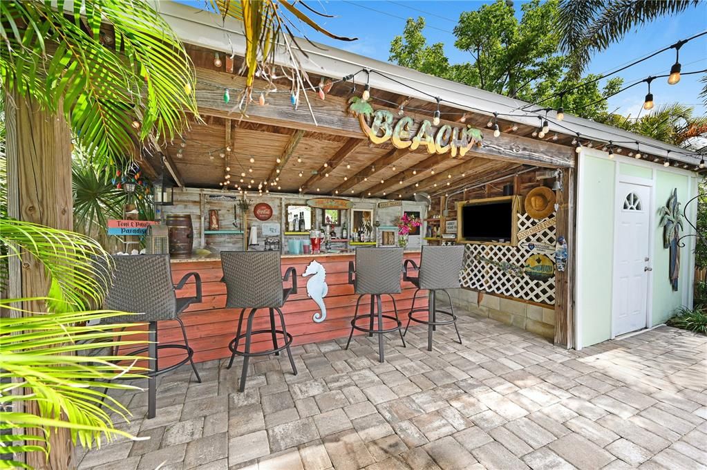 For Sale: $695,000 (4 beds, 2 baths, 1900 Square Feet)
