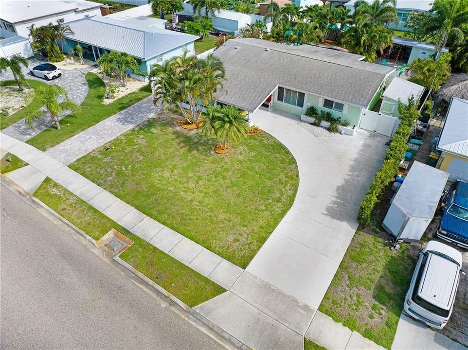 For Sale: $695,000 (4 beds, 2 baths, 1900 Square Feet)