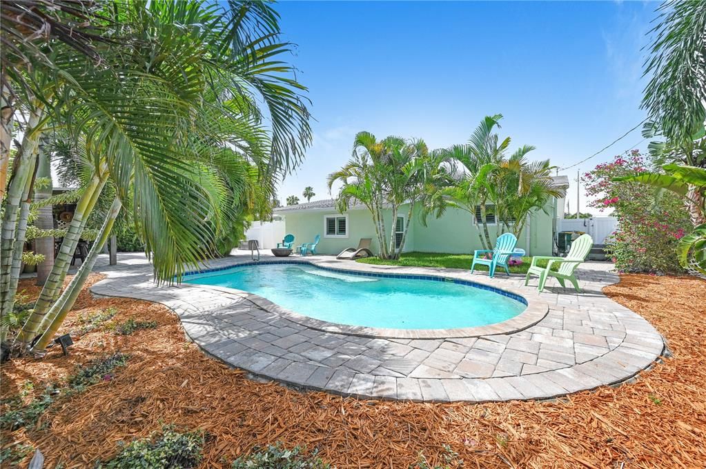 For Sale: $695,000 (4 beds, 2 baths, 1900 Square Feet)