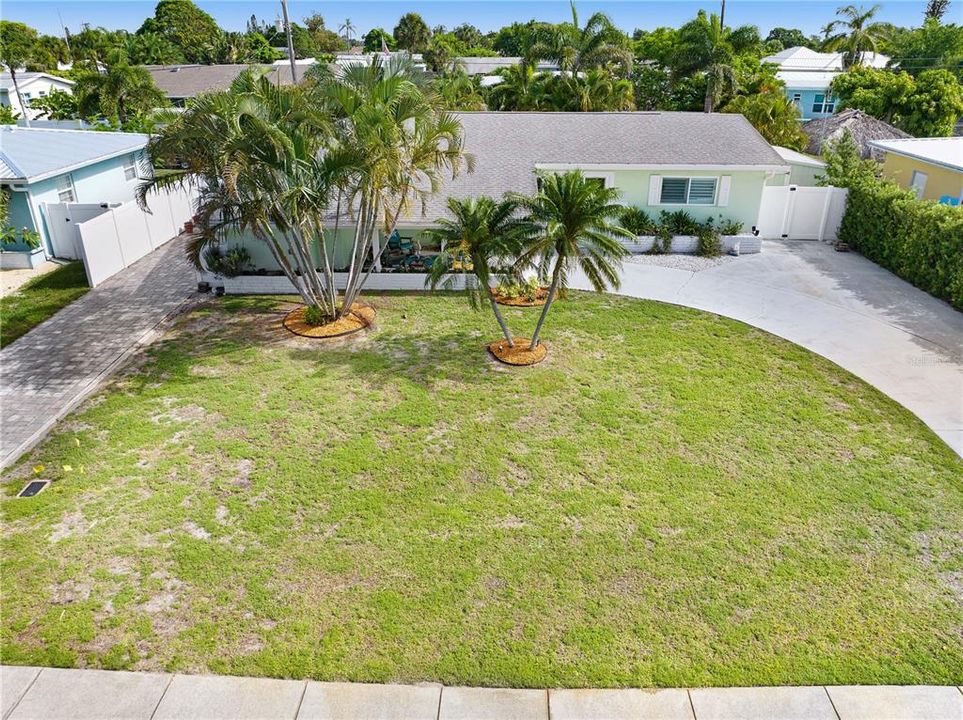 For Sale: $695,000 (4 beds, 2 baths, 1900 Square Feet)