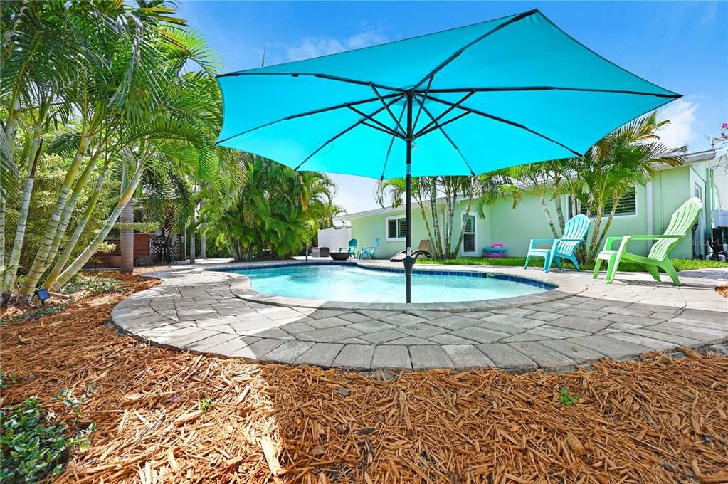 For Sale: $695,000 (4 beds, 2 baths, 1900 Square Feet)