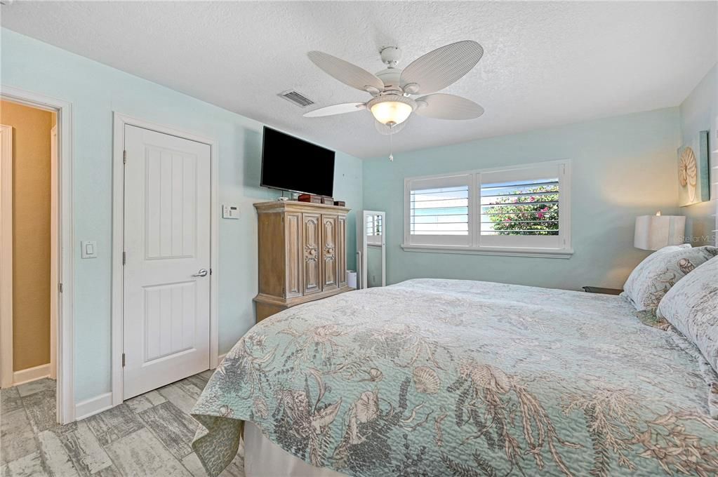 For Sale: $695,000 (4 beds, 2 baths, 1900 Square Feet)