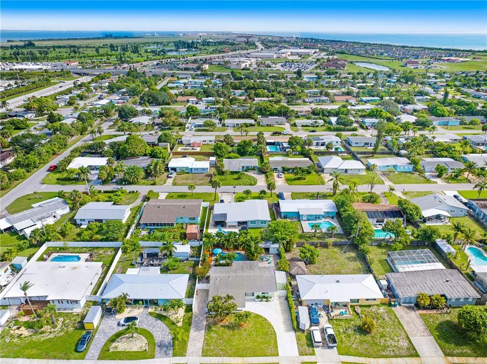For Sale: $695,000 (4 beds, 2 baths, 1900 Square Feet)