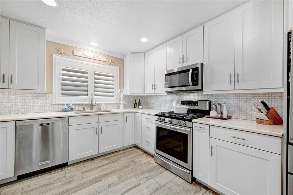 For Sale: $695,000 (4 beds, 2 baths, 1900 Square Feet)
