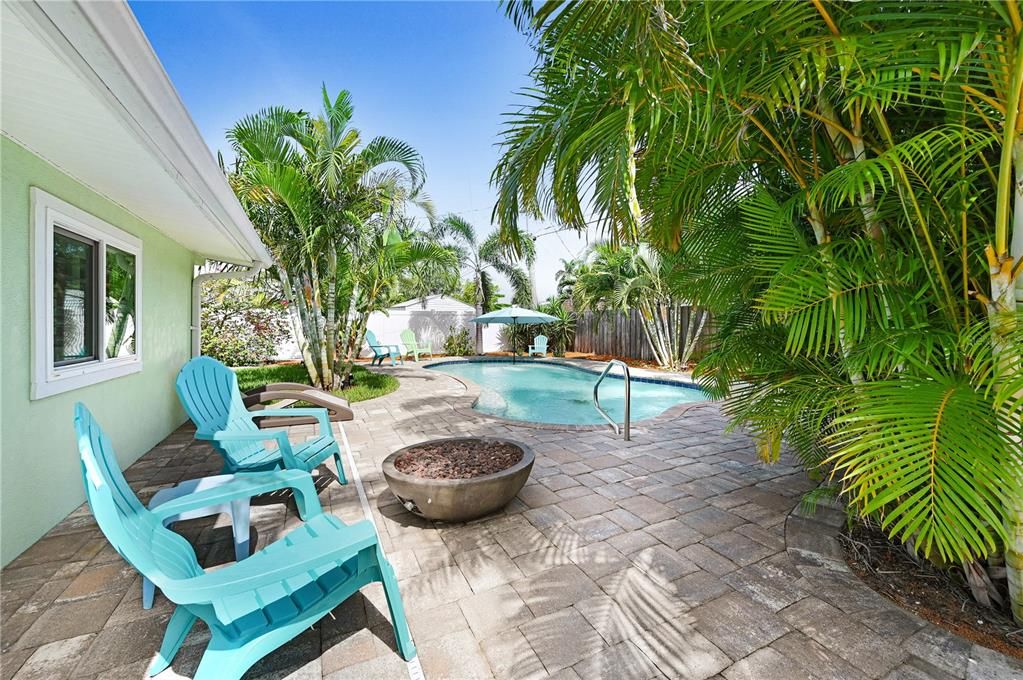 For Sale: $695,000 (4 beds, 2 baths, 1900 Square Feet)