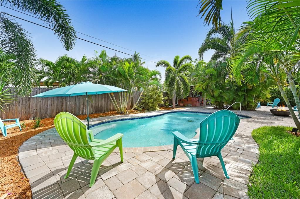 For Sale: $695,000 (4 beds, 2 baths, 1900 Square Feet)