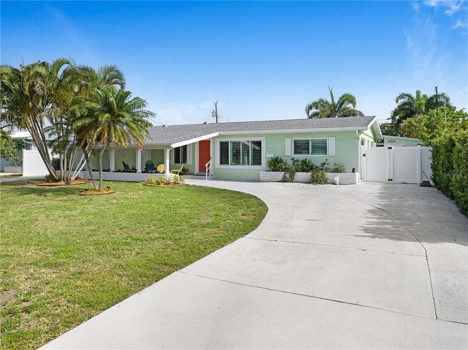 For Sale: $695,000 (4 beds, 2 baths, 1900 Square Feet)