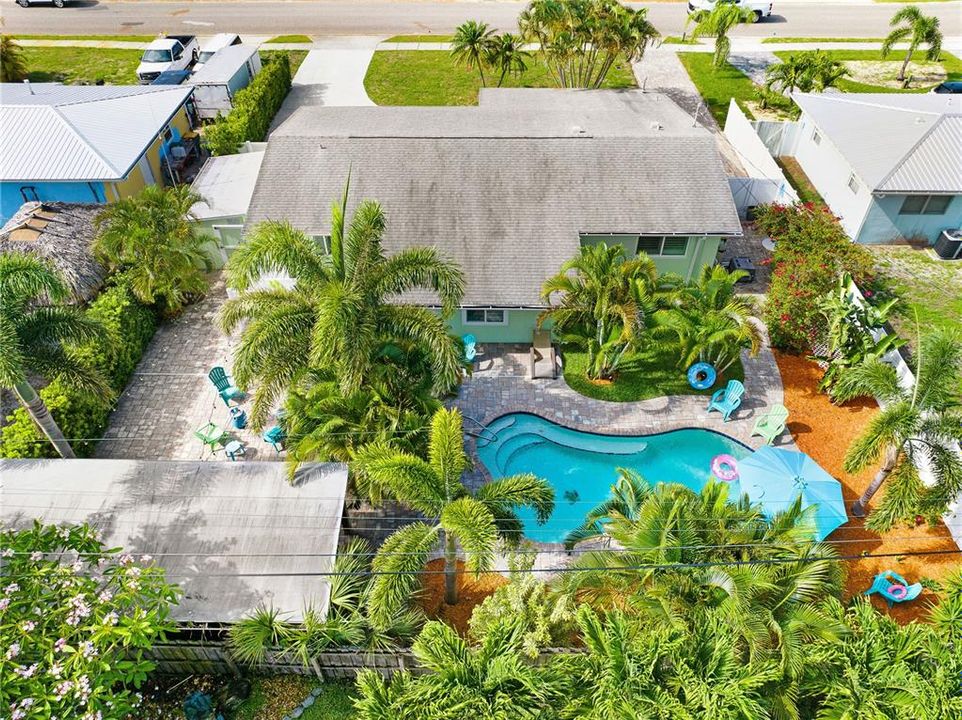 For Sale: $695,000 (4 beds, 2 baths, 1900 Square Feet)
