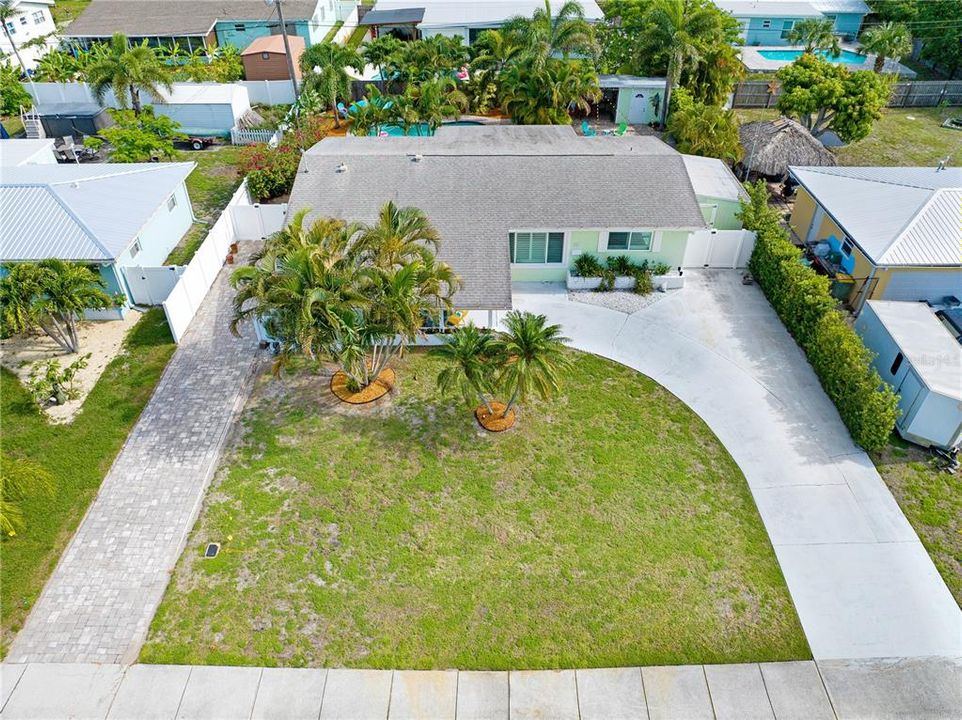 For Sale: $695,000 (4 beds, 2 baths, 1900 Square Feet)