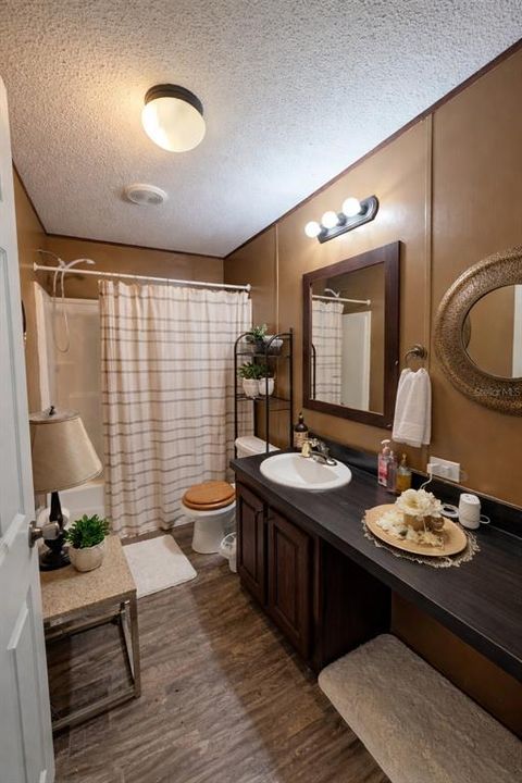 En Venta: $290,000 (4 camas, 2 baños, 1560 Pies cuadrados)