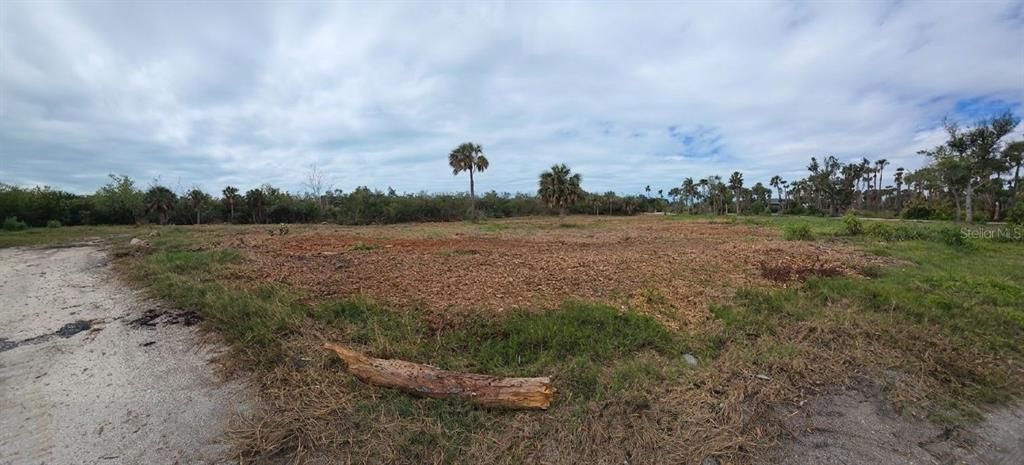 En Venta: $750,000 (4.49 acres)