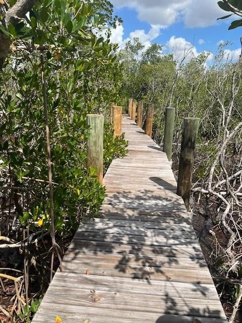 En Venta: $750,000 (4.49 acres)