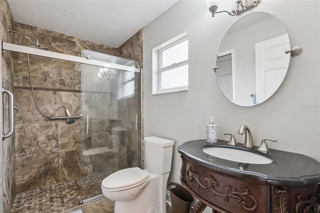 Activo con contrato: $748,000 (3 camas, 2 baños, 1613 Pies cuadrados)