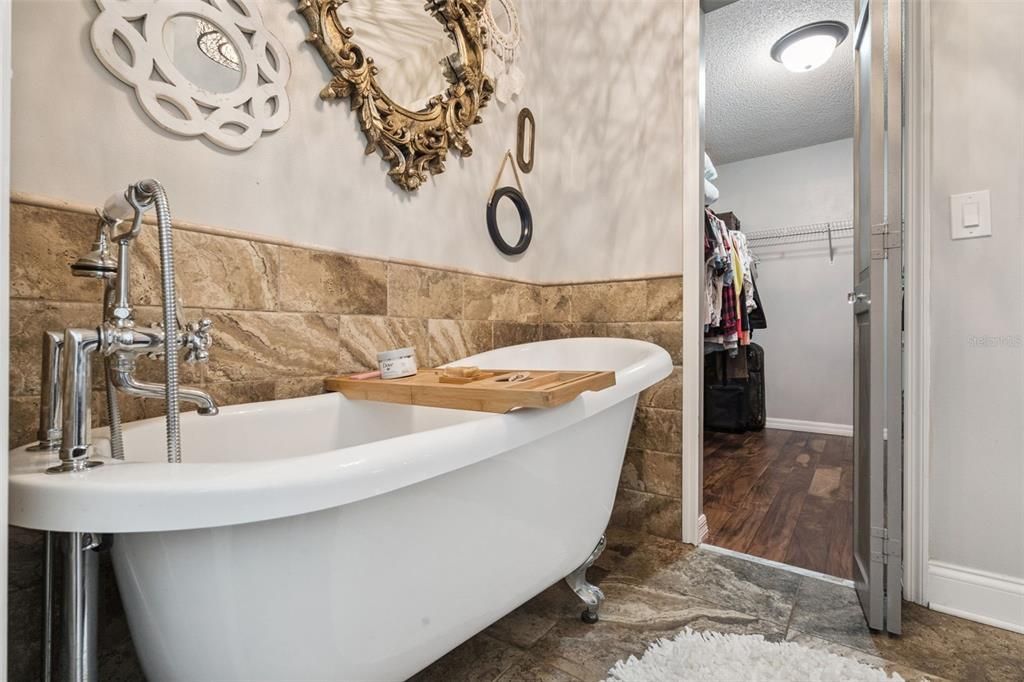 Activo con contrato: $748,000 (3 camas, 2 baños, 1613 Pies cuadrados)
