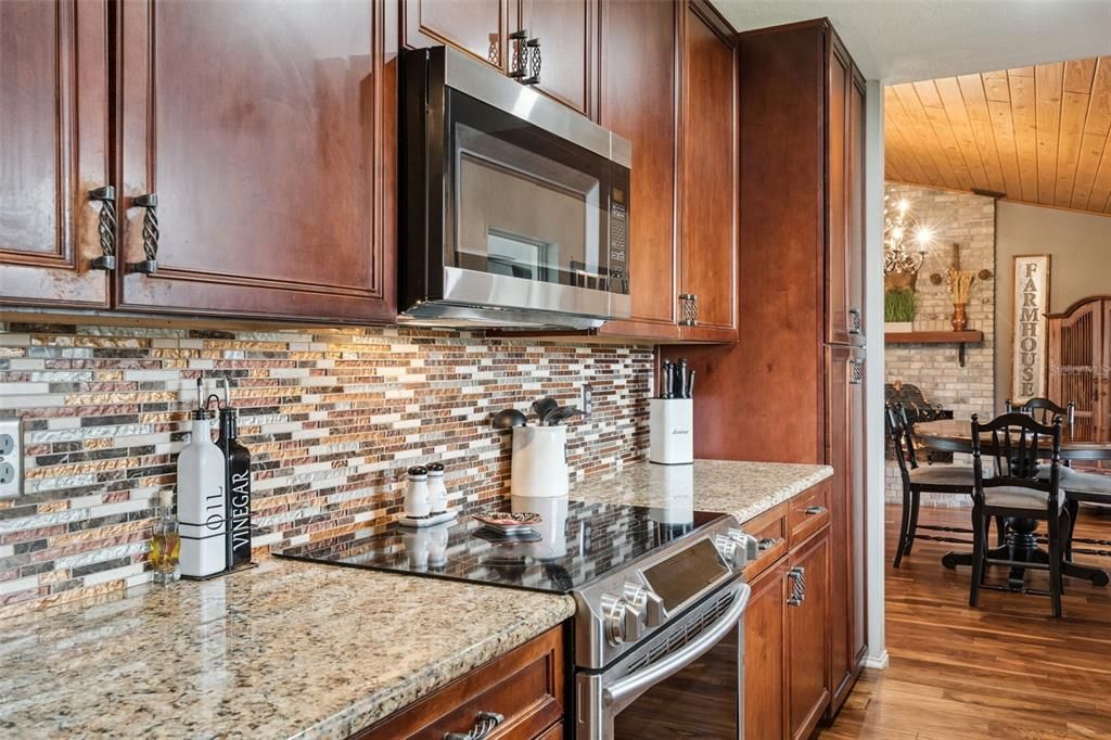 Activo con contrato: $748,000 (3 camas, 2 baños, 1613 Pies cuadrados)