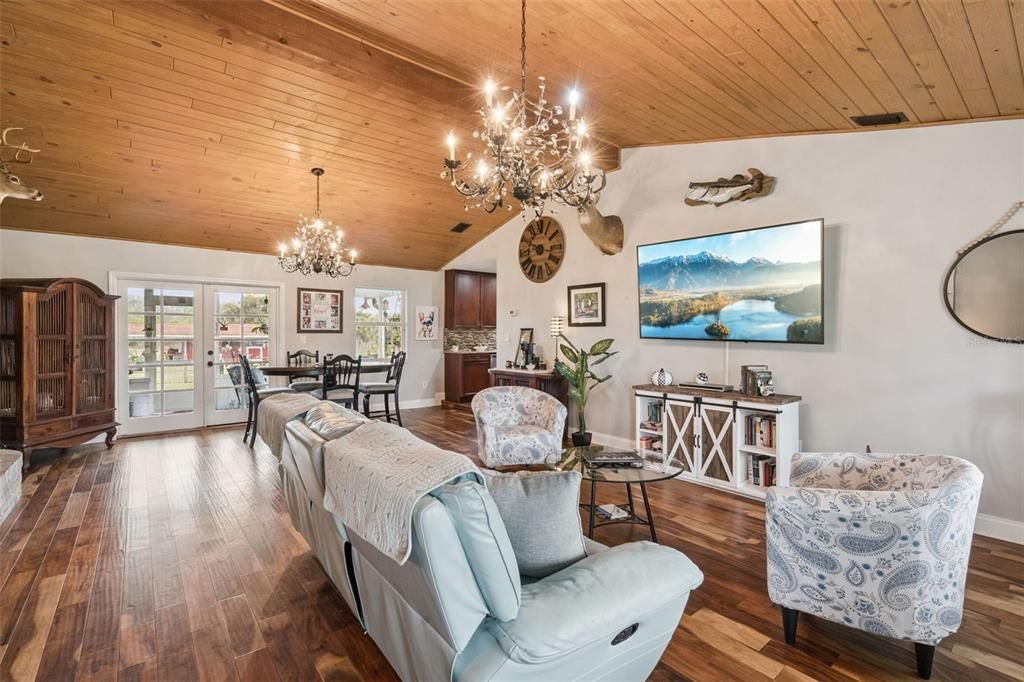 Activo con contrato: $748,000 (3 camas, 2 baños, 1613 Pies cuadrados)