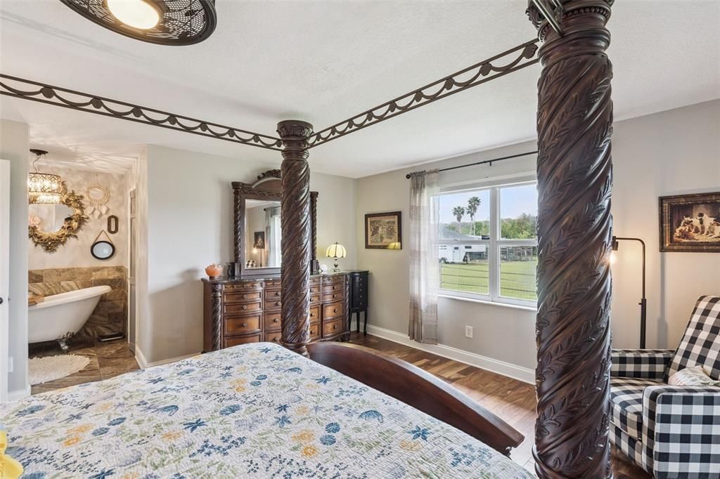 Activo con contrato: $748,000 (3 camas, 2 baños, 1613 Pies cuadrados)