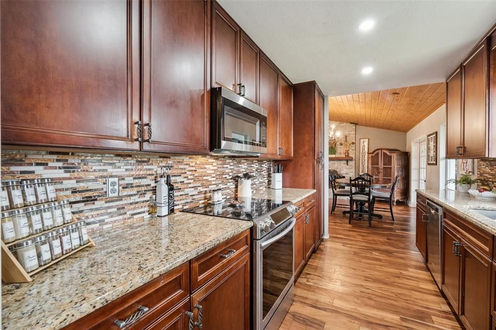 Activo con contrato: $748,000 (3 camas, 2 baños, 1613 Pies cuadrados)