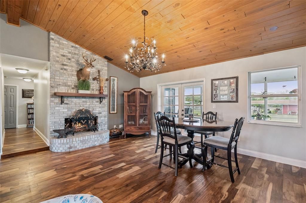 Activo con contrato: $748,000 (3 camas, 2 baños, 1613 Pies cuadrados)