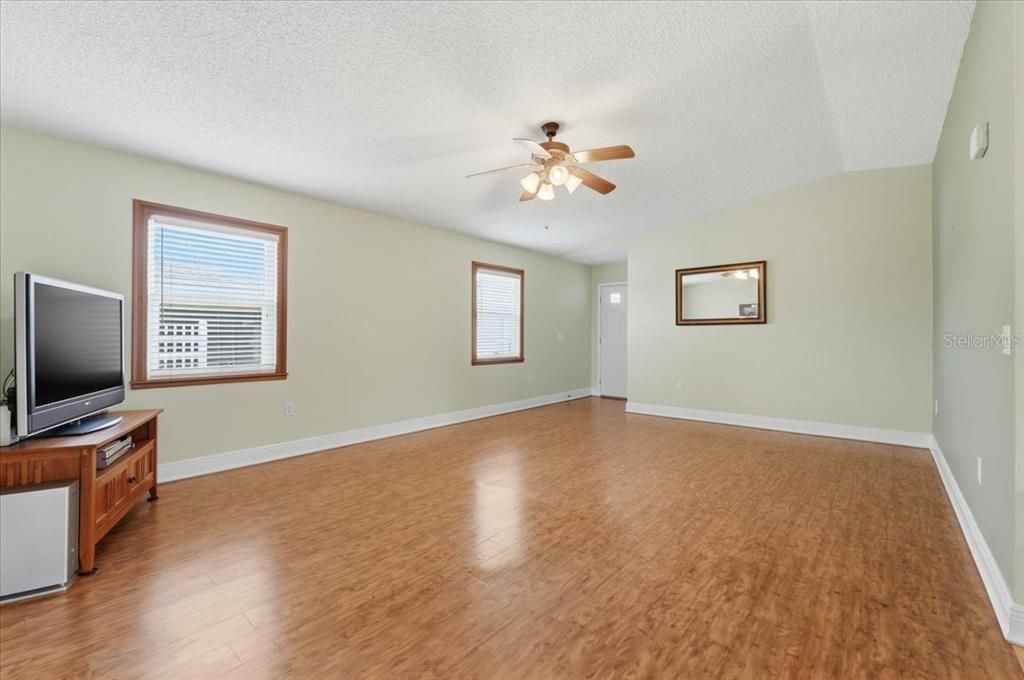 Activo con contrato: $225,000 (2 camas, 2 baños, 1520 Pies cuadrados)