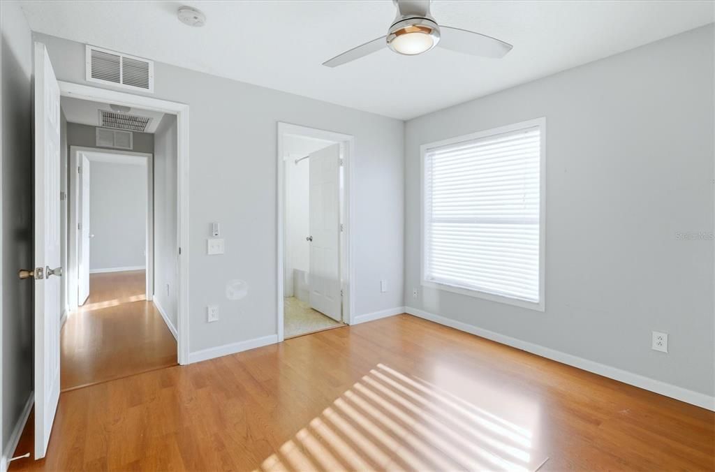 En Venta: $589,000 (4 camas, 3 baños, 2467 Pies cuadrados)