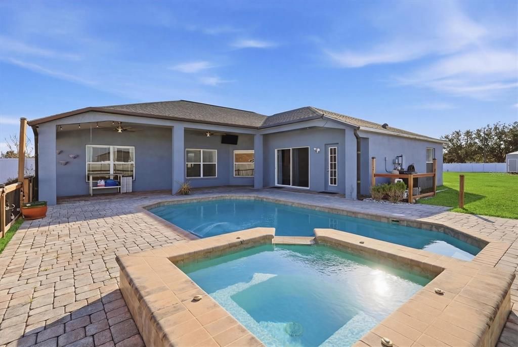 En Venta: $589,000 (4 camas, 3 baños, 2467 Pies cuadrados)