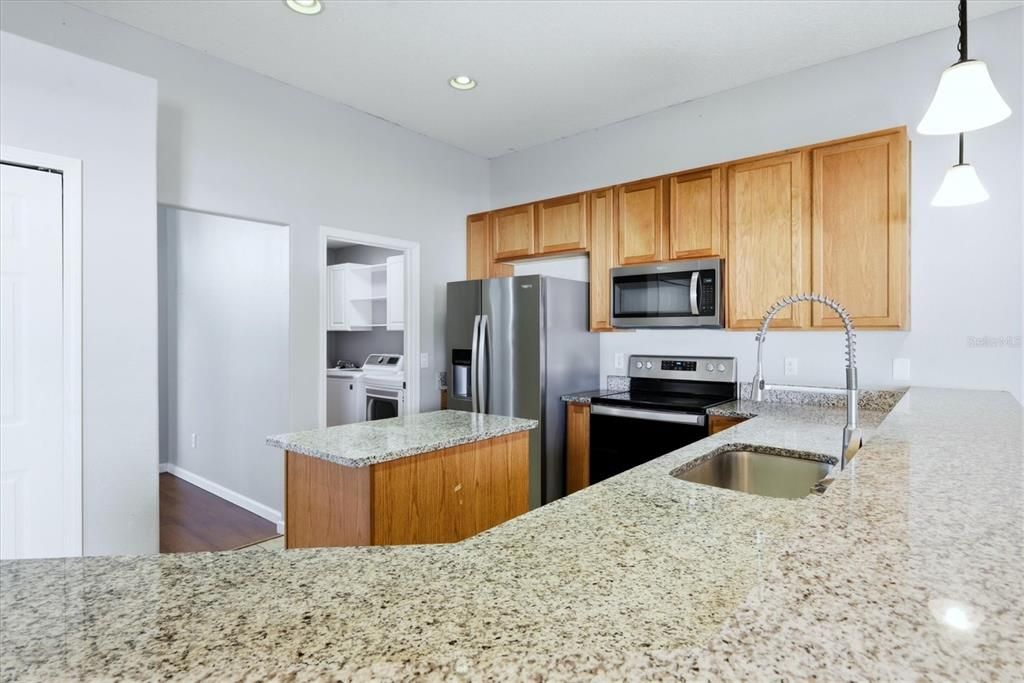 En Venta: $589,000 (4 camas, 3 baños, 2467 Pies cuadrados)