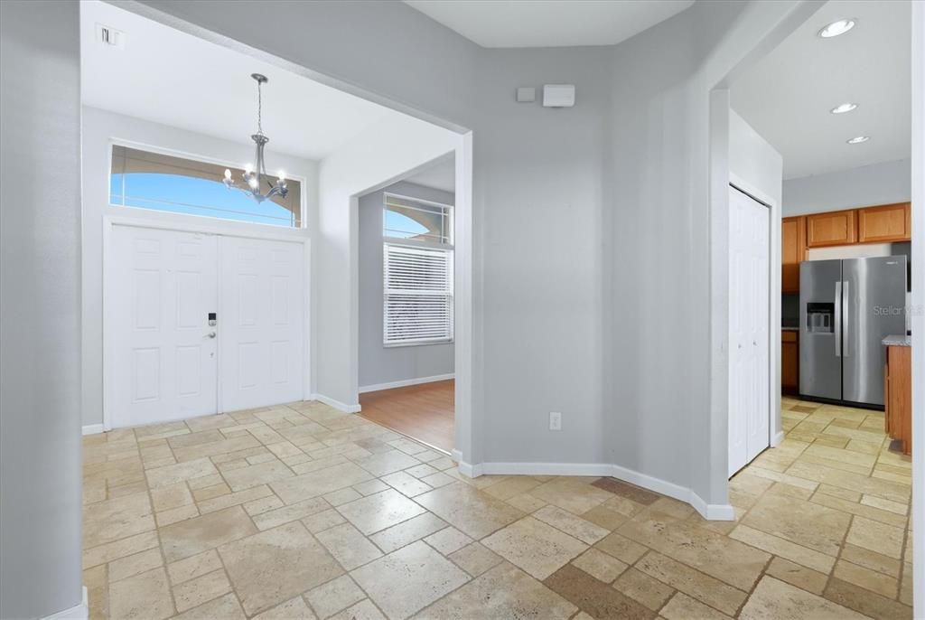 En Venta: $589,000 (4 camas, 3 baños, 2467 Pies cuadrados)