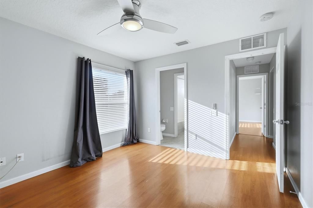 En Venta: $589,000 (4 camas, 3 baños, 2467 Pies cuadrados)