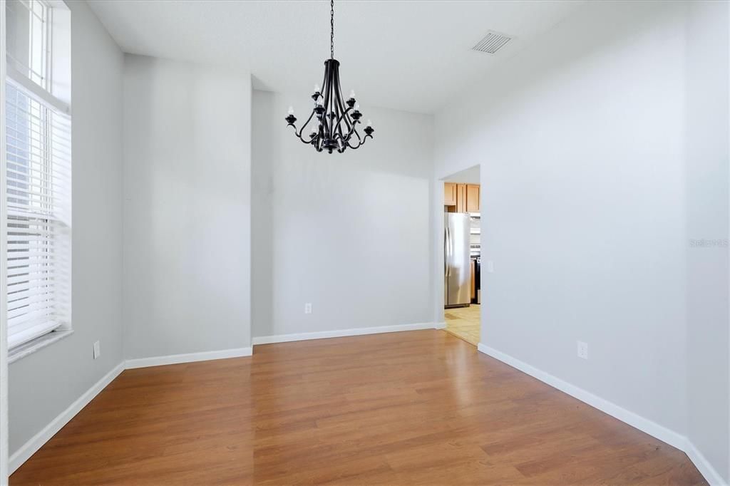 En Venta: $589,000 (4 camas, 3 baños, 2467 Pies cuadrados)