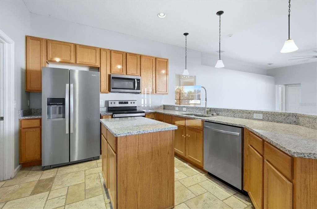 En Venta: $589,000 (4 camas, 3 baños, 2467 Pies cuadrados)