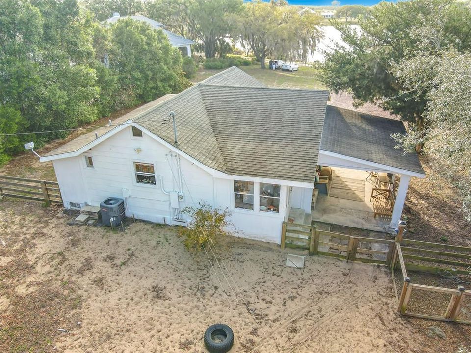 For Sale: $285,000 (3 beds, 1 baths, 1060 Square Feet)